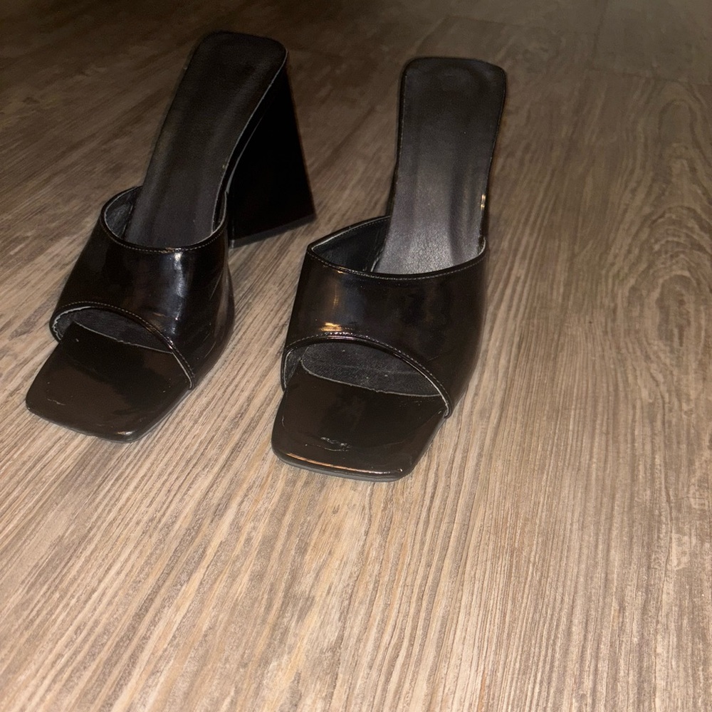 Patent leather triangle heels